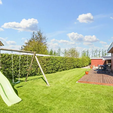 5 Person In Sydals-by Traum *