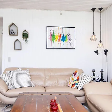 5 Person In Sydals-by Traum *