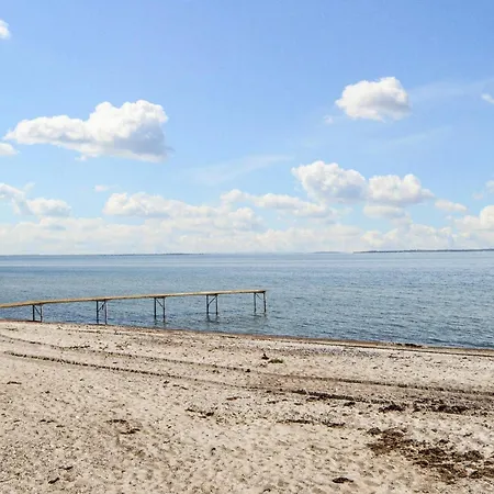 5 Person In Sydals-by Traum *