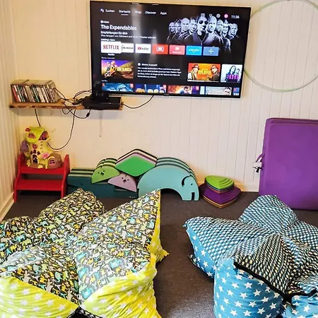 5 Person In Sydals-by Traum