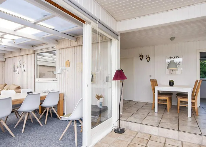 5 Person In Sydals-by Traum *