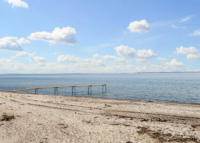 5 Person In Sydals-by Traum *